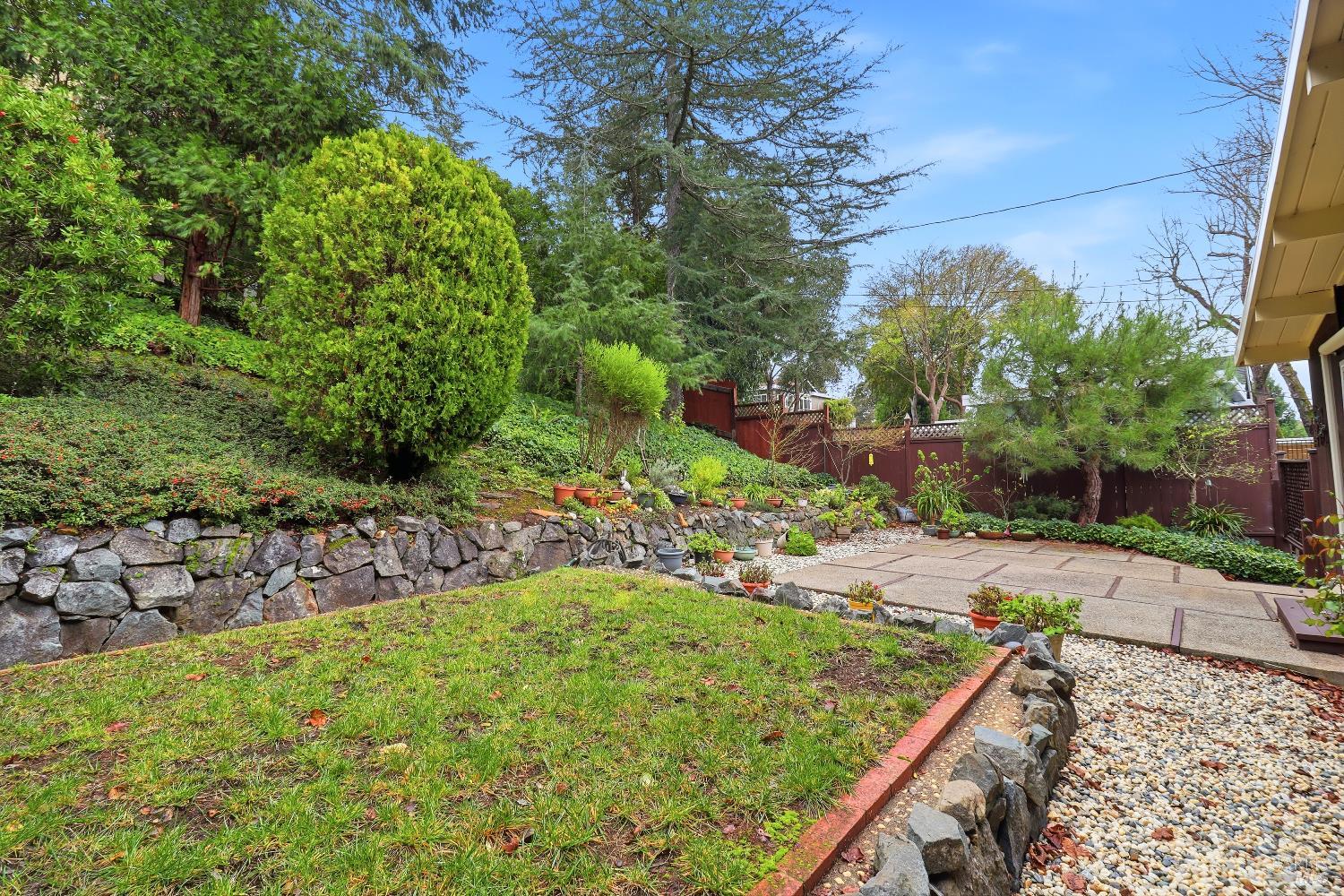 Detail Gallery Image 22 of 23 For 48 Oxford Dr, San Rafael,  CA 94903 - 3 Beds | 2 Baths