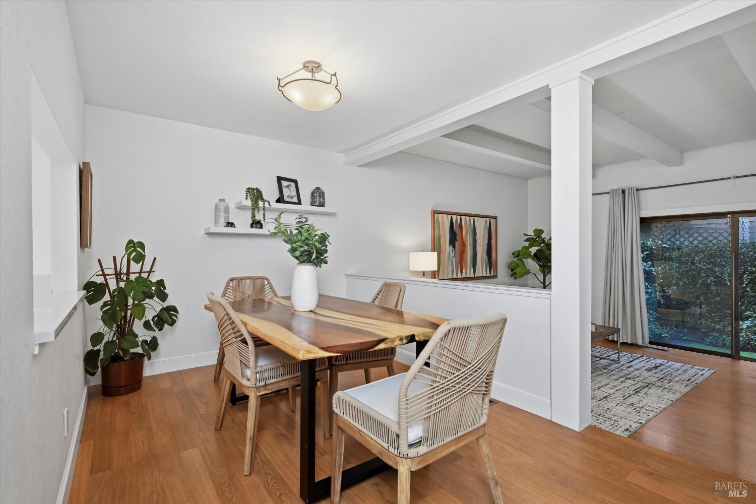 Detail Gallery Image 8 of 34 For 65 Freedom Ln, Petaluma,  CA 94952 - 2 Beds | 2/1 Baths