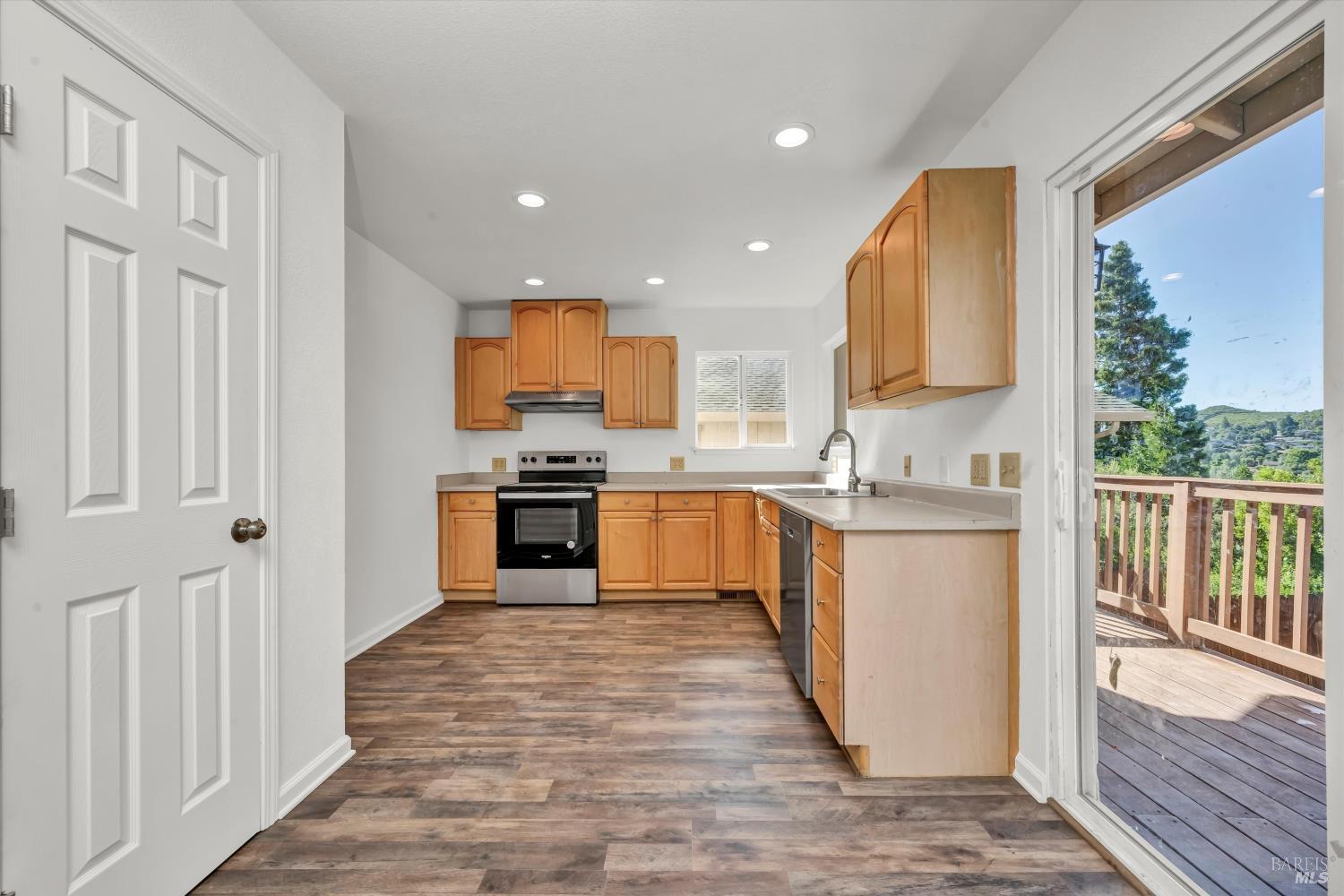 Detail Gallery Image 5 of 22 For 9421 Fairway Dr, Kelseyville,  CA 95451 - 3 Beds | 2 Baths