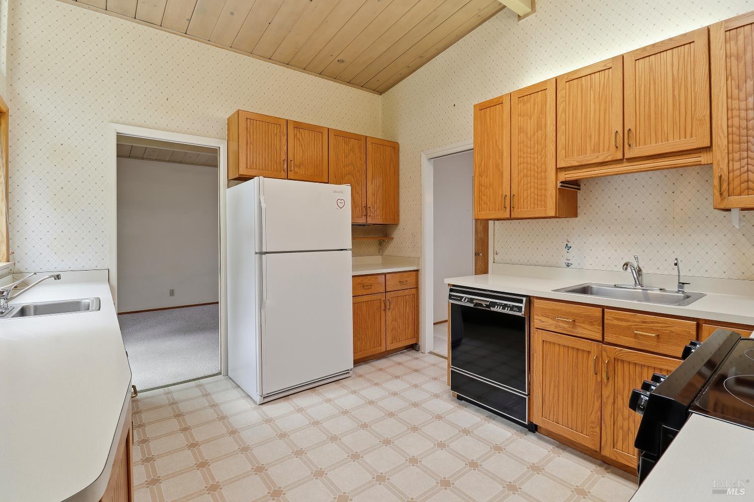 Detail Gallery Image 9 of 23 For 48 Oxford Dr, San Rafael,  CA 94903 - 3 Beds | 2 Baths