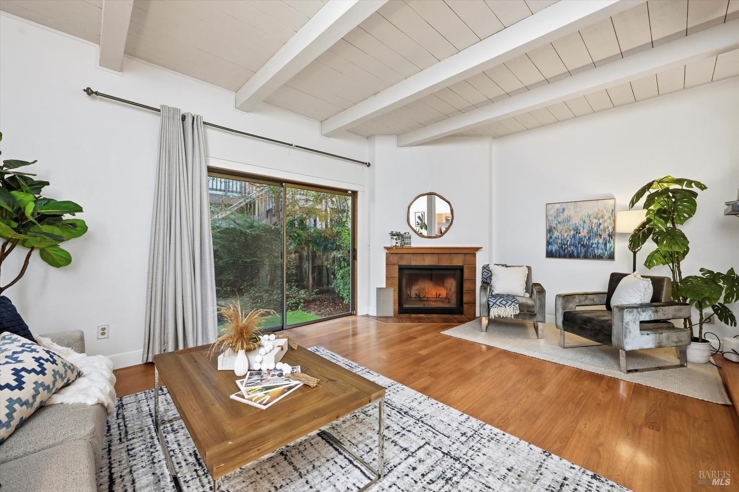 Detail Gallery Image 11 of 34 For 65 Freedom Ln, Petaluma,  CA 94952 - 2 Beds | 2/1 Baths