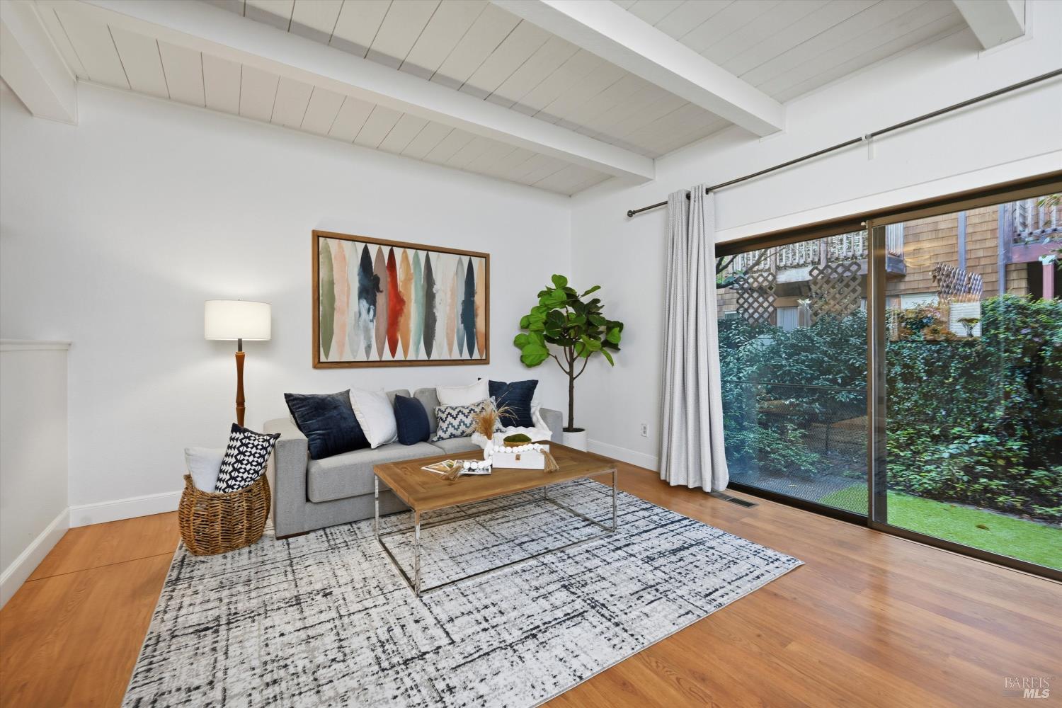 Detail Gallery Image 9 of 34 For 65 Freedom Ln, Petaluma,  CA 94952 - 2 Beds | 2/1 Baths