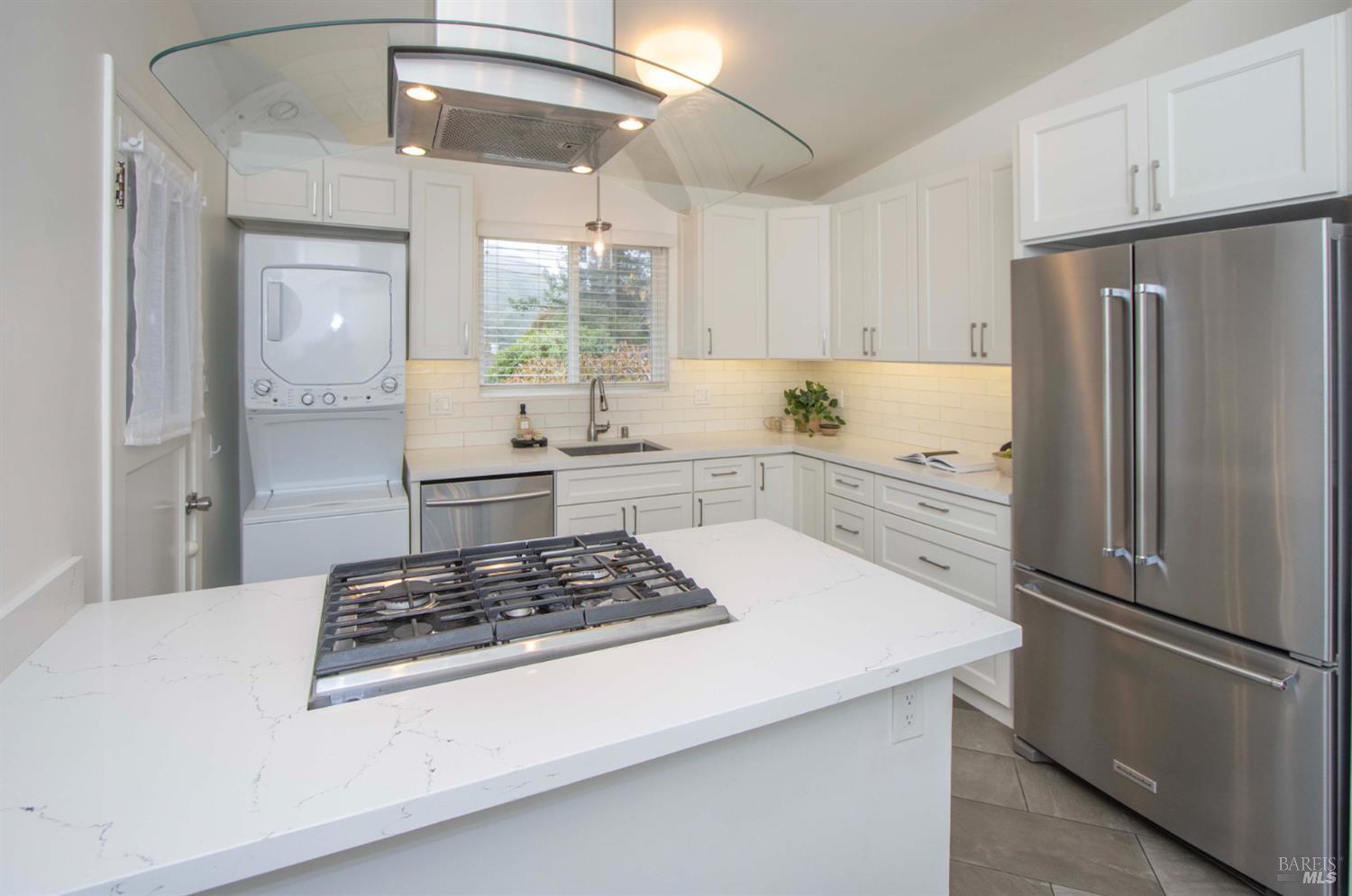 Detail Gallery Image 5 of 23 For 218 Alpine St, San Rafael,  CA 94901 - 3 Beds | 1/1 Baths