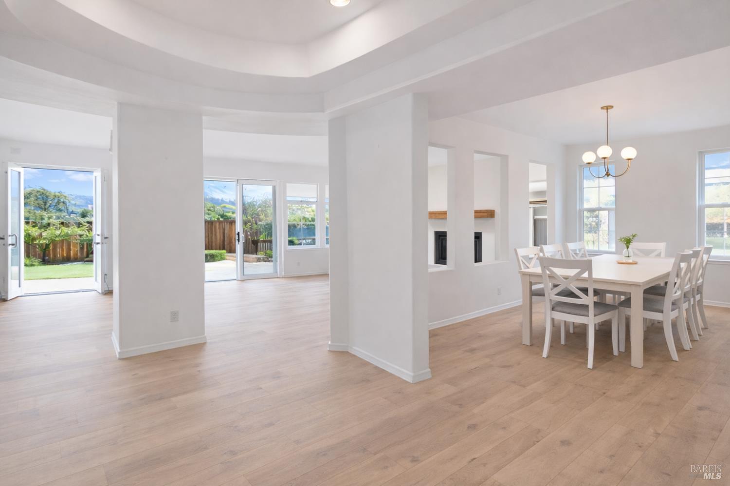 Detail Gallery Image 2 of 25 For 56 Waterside Cir, San Rafael,  CA 94903 - 4 Beds | 3/1 Baths