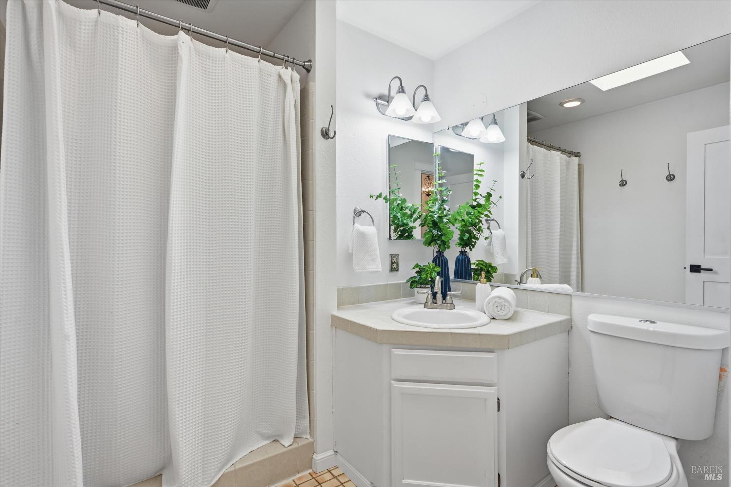 Detail Gallery Image 27 of 34 For 65 Freedom Ln, Petaluma,  CA 94952 - 2 Beds | 2/1 Baths