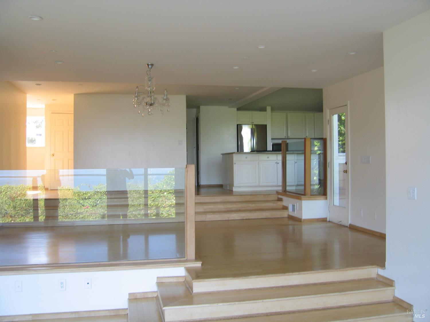 Detail Gallery Image 2 of 34 For 230 Diviso St, Tiburon,  CA 94920 - 4 Beds | 4 Baths