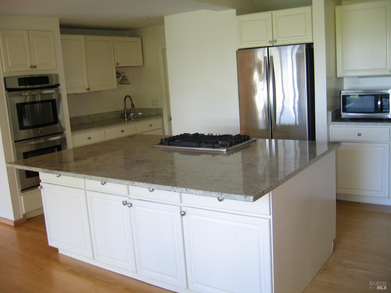 Detail Gallery Image 5 of 34 For 230 Diviso St, Tiburon,  CA 94920 - 4 Beds | 4 Baths