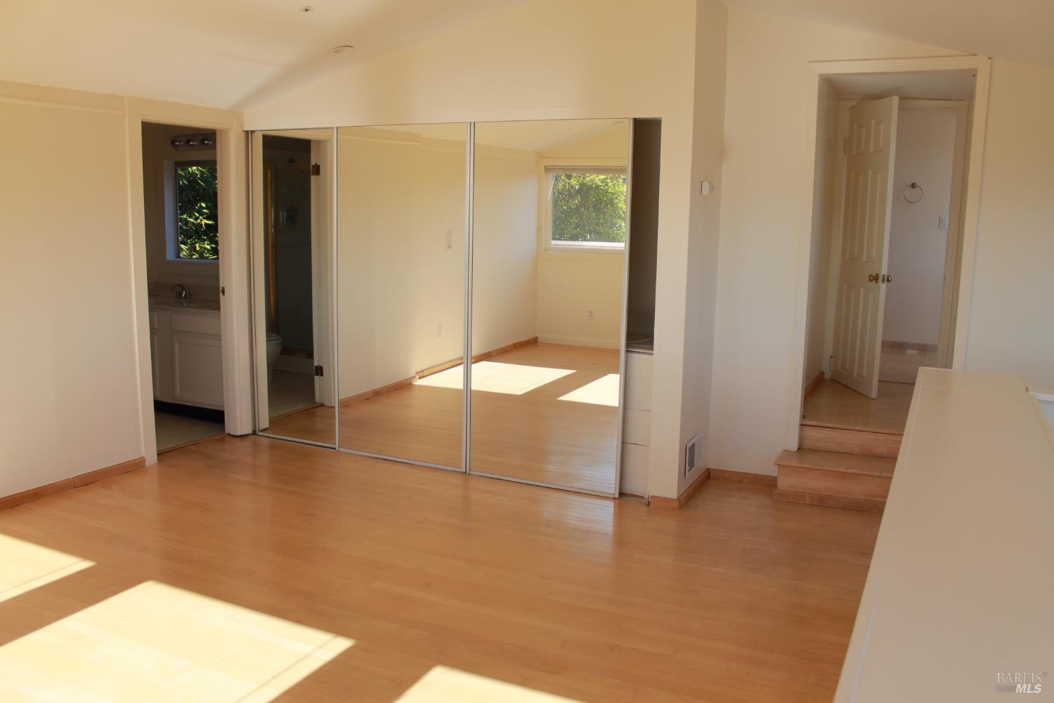 Detail Gallery Image 17 of 34 For 230 Diviso St, Tiburon,  CA 94920 - 4 Beds | 4 Baths