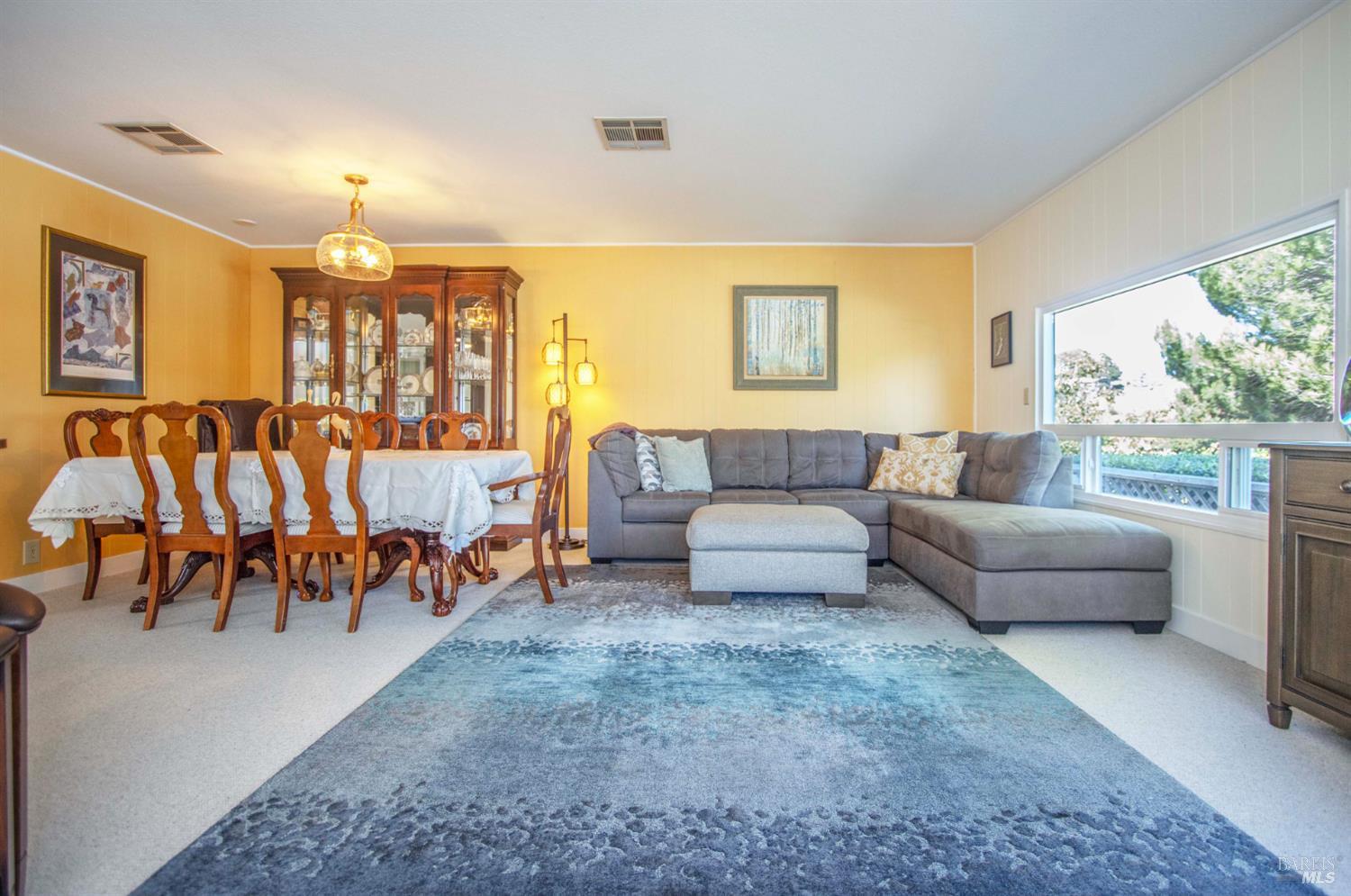 Detail Gallery Image 5 of 32 For 9 Fallen Leaf Way, Novato,  CA 94949 - 2 Beds | 2 Baths