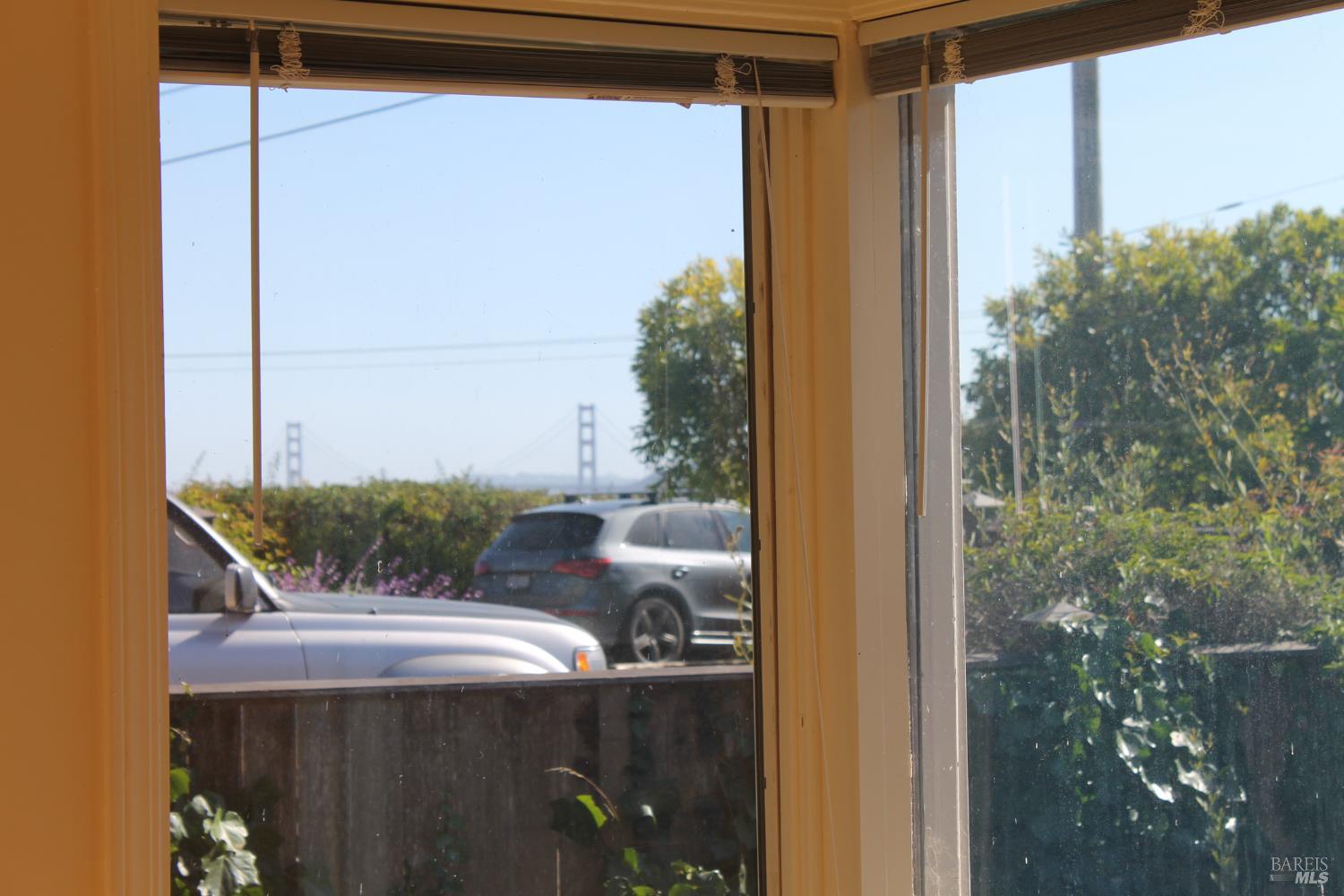 Detail Gallery Image 13 of 34 For 230 Diviso St, Tiburon,  CA 94920 - 4 Beds | 4 Baths