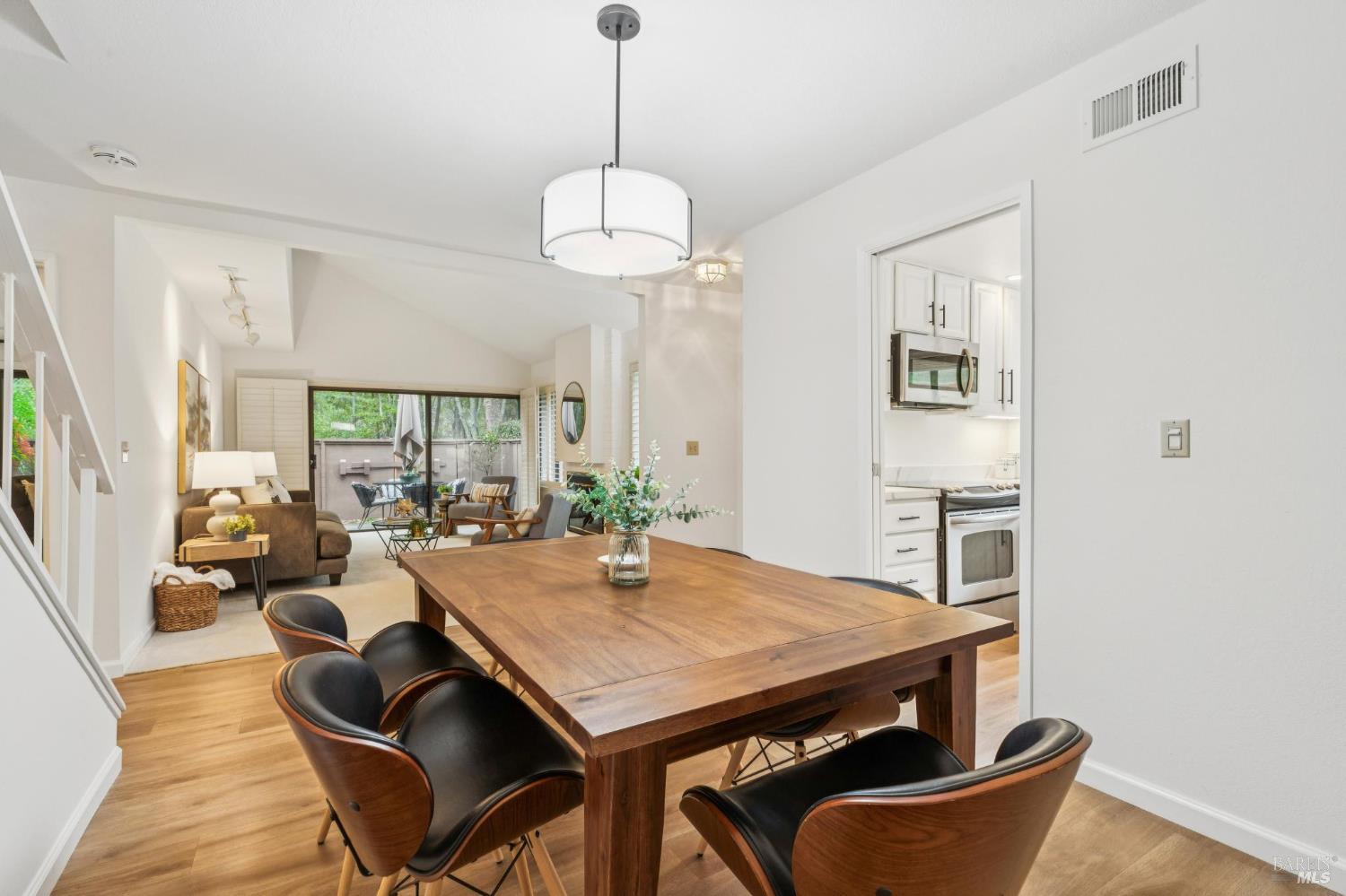 Detail Gallery Image 14 of 43 For 4 Hummingbird Way, Novato,  CA 94949 - 3 Beds | 2 Baths