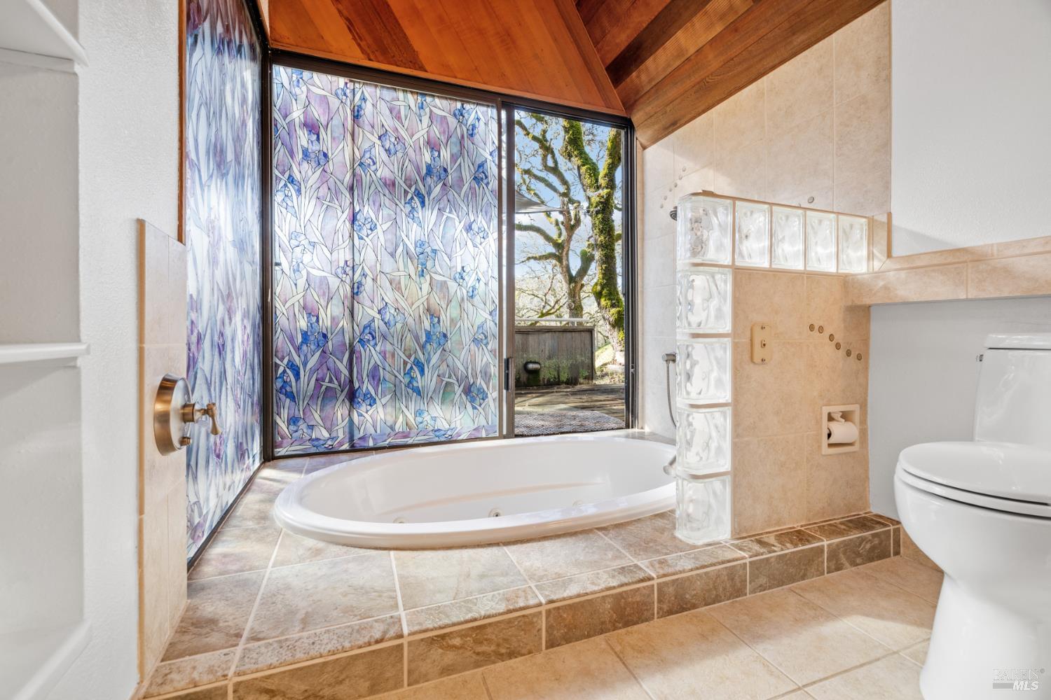 Detail Gallery Image 16 of 62 For 9105 Loch Haven Dr, Santa Rosa,  CA 95404 - 5 Beds | 4 Baths