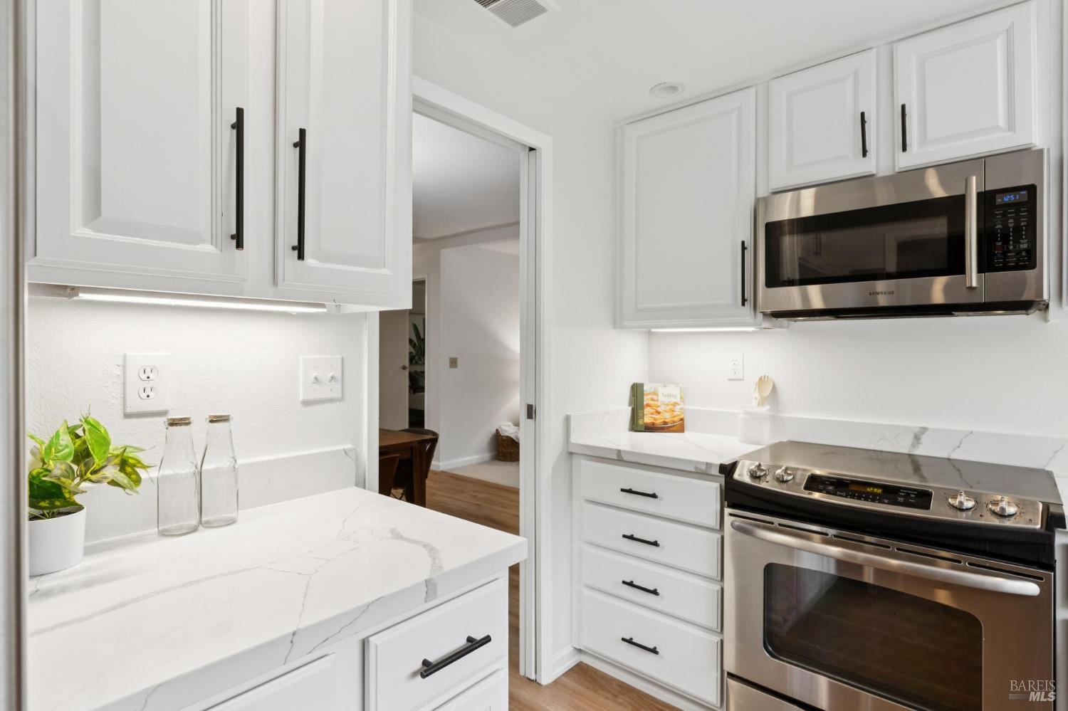 Detail Gallery Image 19 of 43 For 4 Hummingbird Way, Novato,  CA 94949 - 3 Beds | 2 Baths