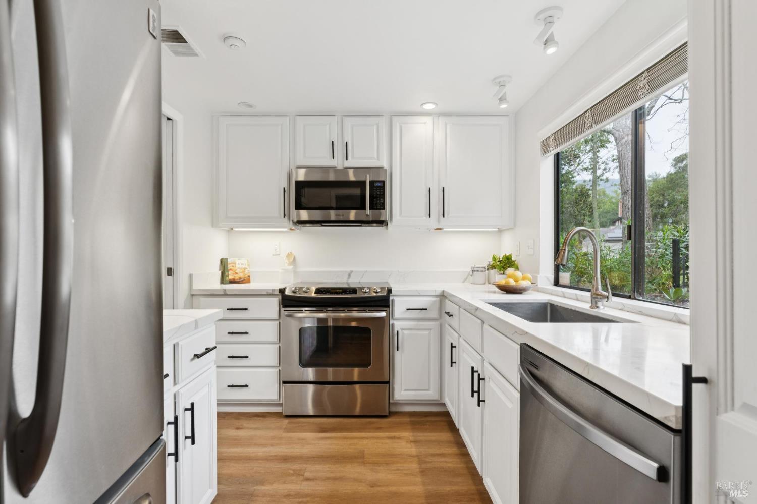 Detail Gallery Image 17 of 43 For 4 Hummingbird Way, Novato,  CA 94949 - 3 Beds | 2 Baths