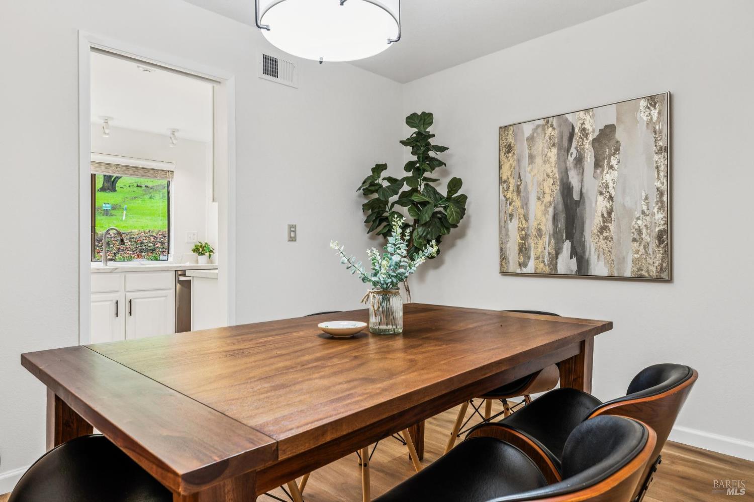 Detail Gallery Image 13 of 43 For 4 Hummingbird Way, Novato,  CA 94949 - 3 Beds | 2 Baths