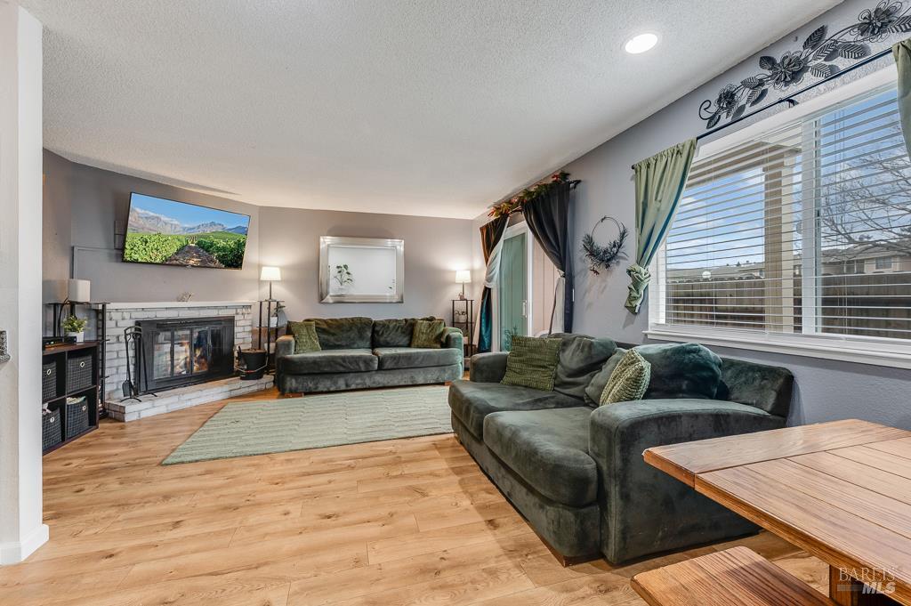 Detail Gallery Image 8 of 27 For 7167 Camino Colegio Unkn, Rohnert Park,  CA 94928 - 3 Beds | 2/1 Baths