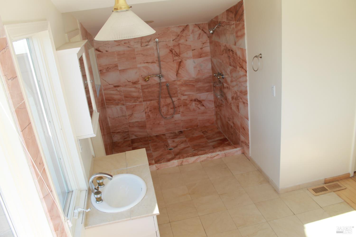 Detail Gallery Image 16 of 34 For 230 Diviso St, Tiburon,  CA 94920 - 4 Beds | 4 Baths