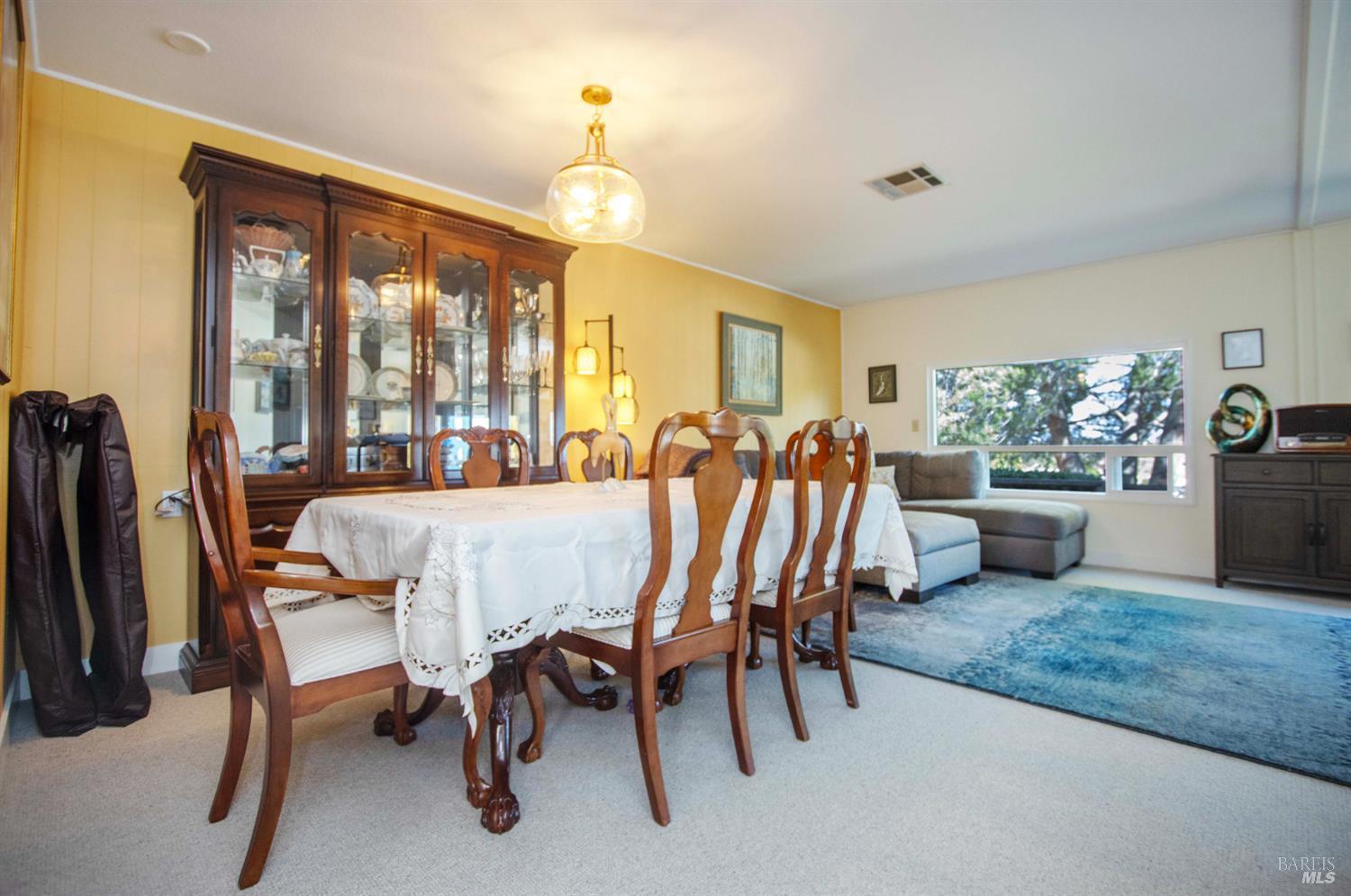 Detail Gallery Image 6 of 32 For 9 Fallen Leaf Way, Novato,  CA 94949 - 2 Beds | 2 Baths