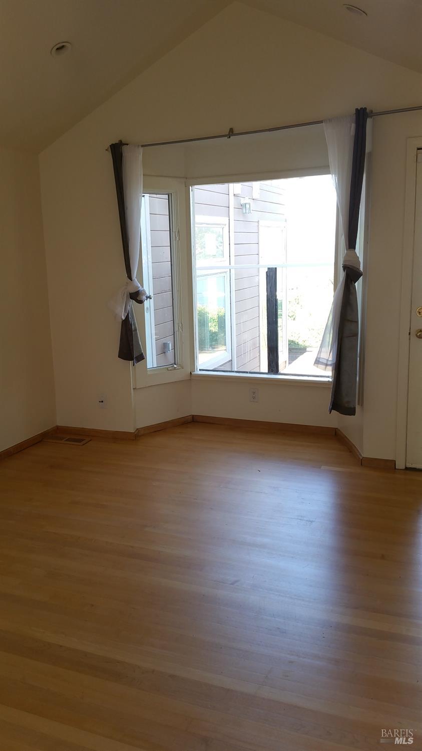 Detail Gallery Image 28 of 34 For 230 Diviso St, Tiburon,  CA 94920 - 4 Beds | 4 Baths