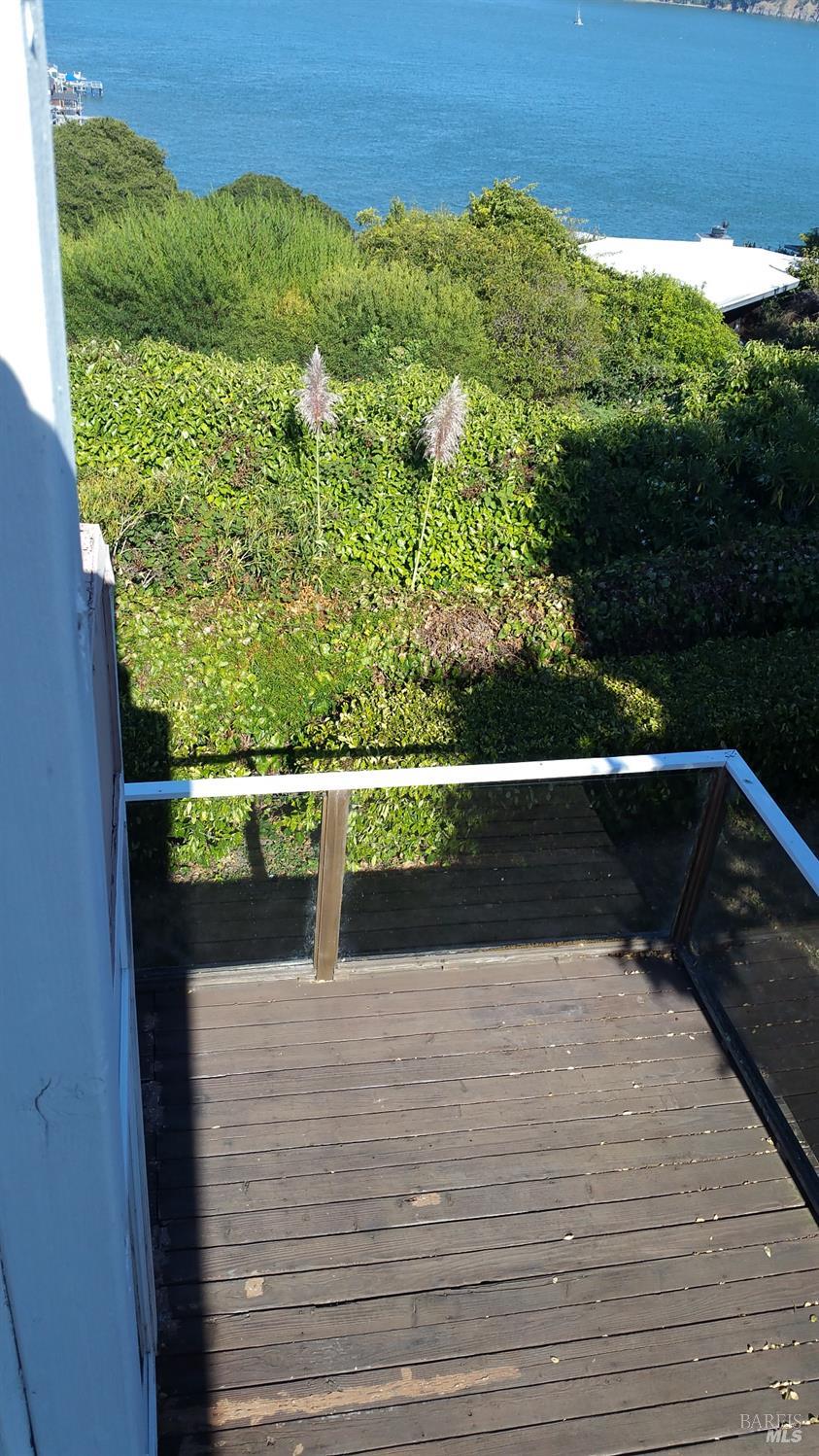 Detail Gallery Image 32 of 34 For 230 Diviso St, Tiburon,  CA 94920 - 4 Beds | 4 Baths