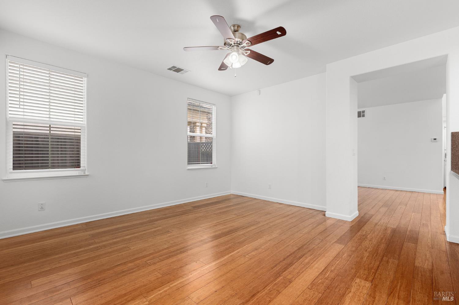 Detail Gallery Image 14 of 53 For 331 Bonarda Ct, Vacaville,  CA 95687 - 4 Beds | 2/1 Baths