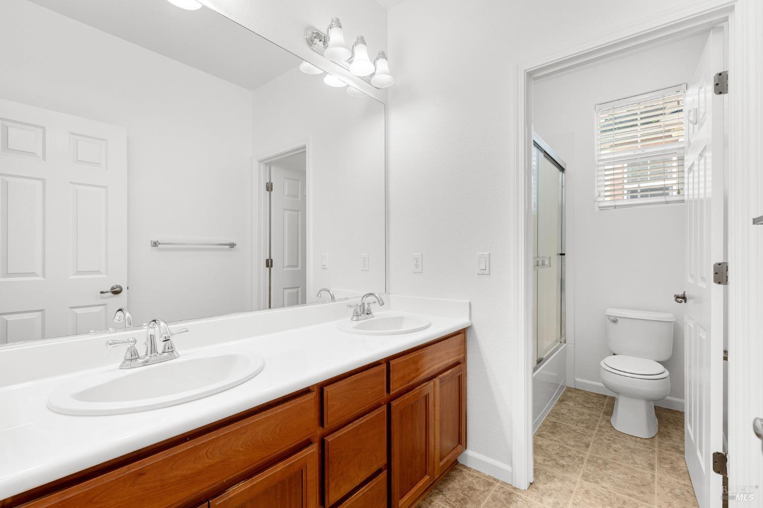 Detail Gallery Image 34 of 53 For 331 Bonarda Ct, Vacaville,  CA 95687 - 4 Beds | 2/1 Baths