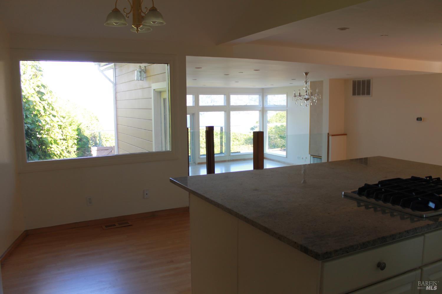 Detail Gallery Image 12 of 34 For 230 Diviso St, Tiburon,  CA 94920 - 4 Beds | 4 Baths