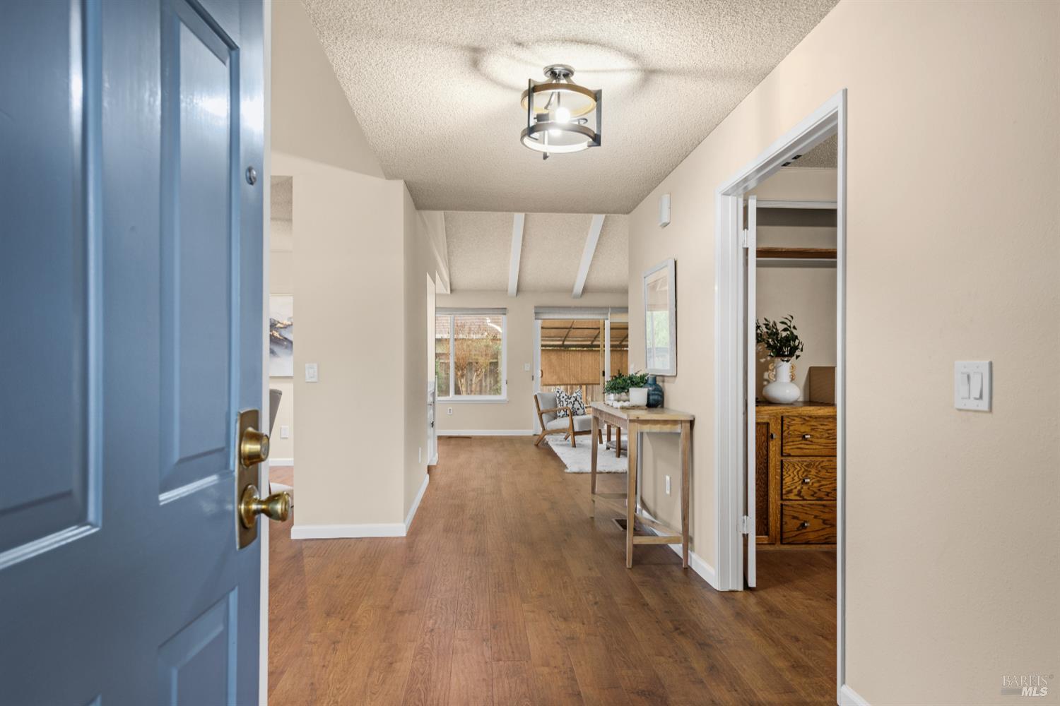 Detail Gallery Image 6 of 39 For 8853 Oak Trail Ct, Santa Rosa,  CA 95409 - 2 Beds | 2 Baths