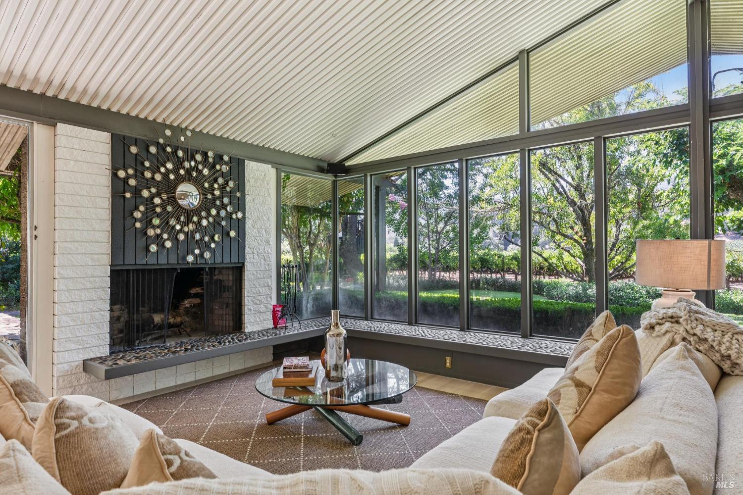 Detail Gallery Image 33 of 80 For 1819 Zinfandel Ln, Saint Helena,  CA 94574 - 3 Beds | 3/1 Baths