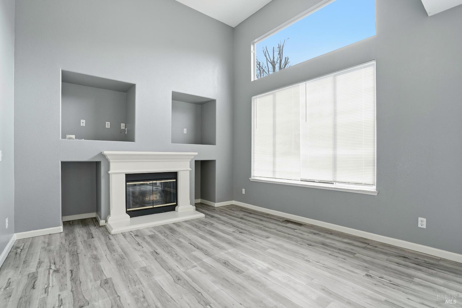 Detail Gallery Image 5 of 22 For 1217 Mateo Dr, Rohnert Park,  CA 94928 - 3 Beds | 2/1 Baths