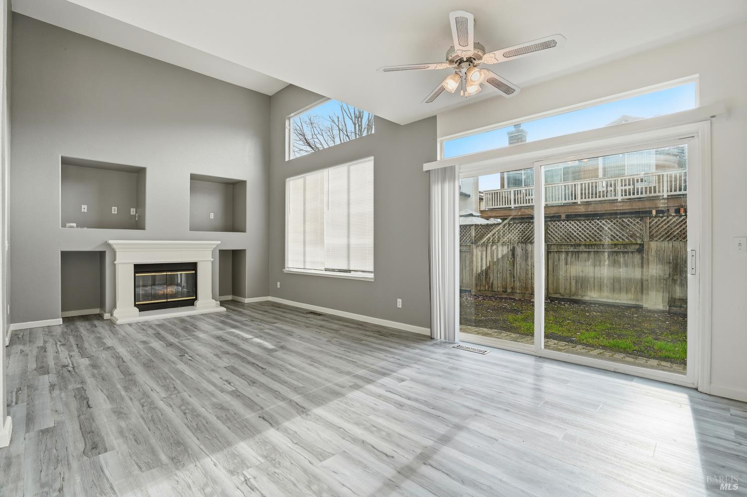 Detail Gallery Image 10 of 22 For 1217 Mateo Dr, Rohnert Park,  CA 94928 - 3 Beds | 2/1 Baths