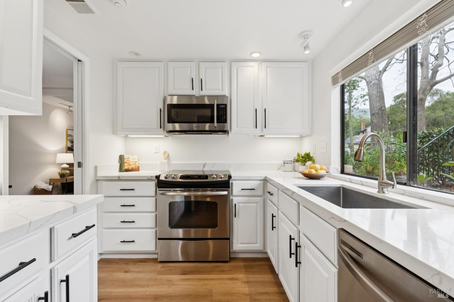 Detail Gallery Image 16 of 43 For 4 Hummingbird Way, Novato,  CA 94949 - 3 Beds | 2 Baths