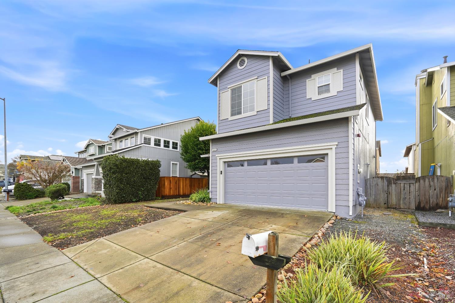 Detail Gallery Image 3 of 22 For 1217 Mateo Dr, Rohnert Park,  CA 94928 - 3 Beds | 2/1 Baths