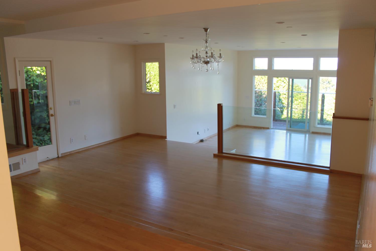 Detail Gallery Image 10 of 34 For 230 Diviso St, Tiburon,  CA 94920 - 4 Beds | 4 Baths