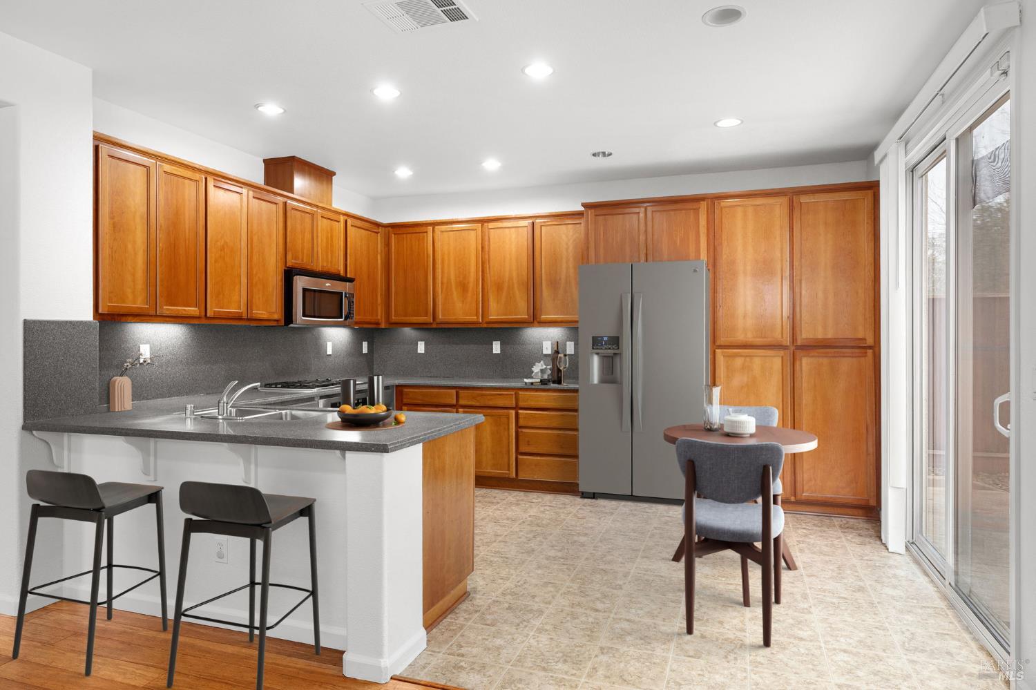 Detail Gallery Image 15 of 53 For 331 Bonarda Ct, Vacaville,  CA 95687 - 4 Beds | 2/1 Baths