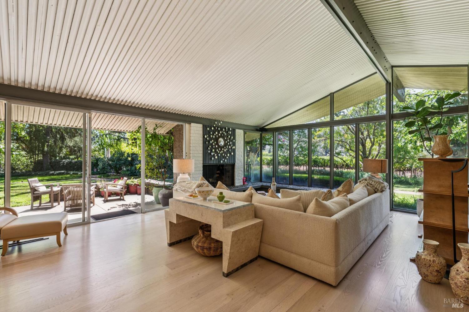 Detail Gallery Image 28 of 80 For 1819 Zinfandel Ln, Saint Helena,  CA 94574 - 3 Beds | 3/1 Baths