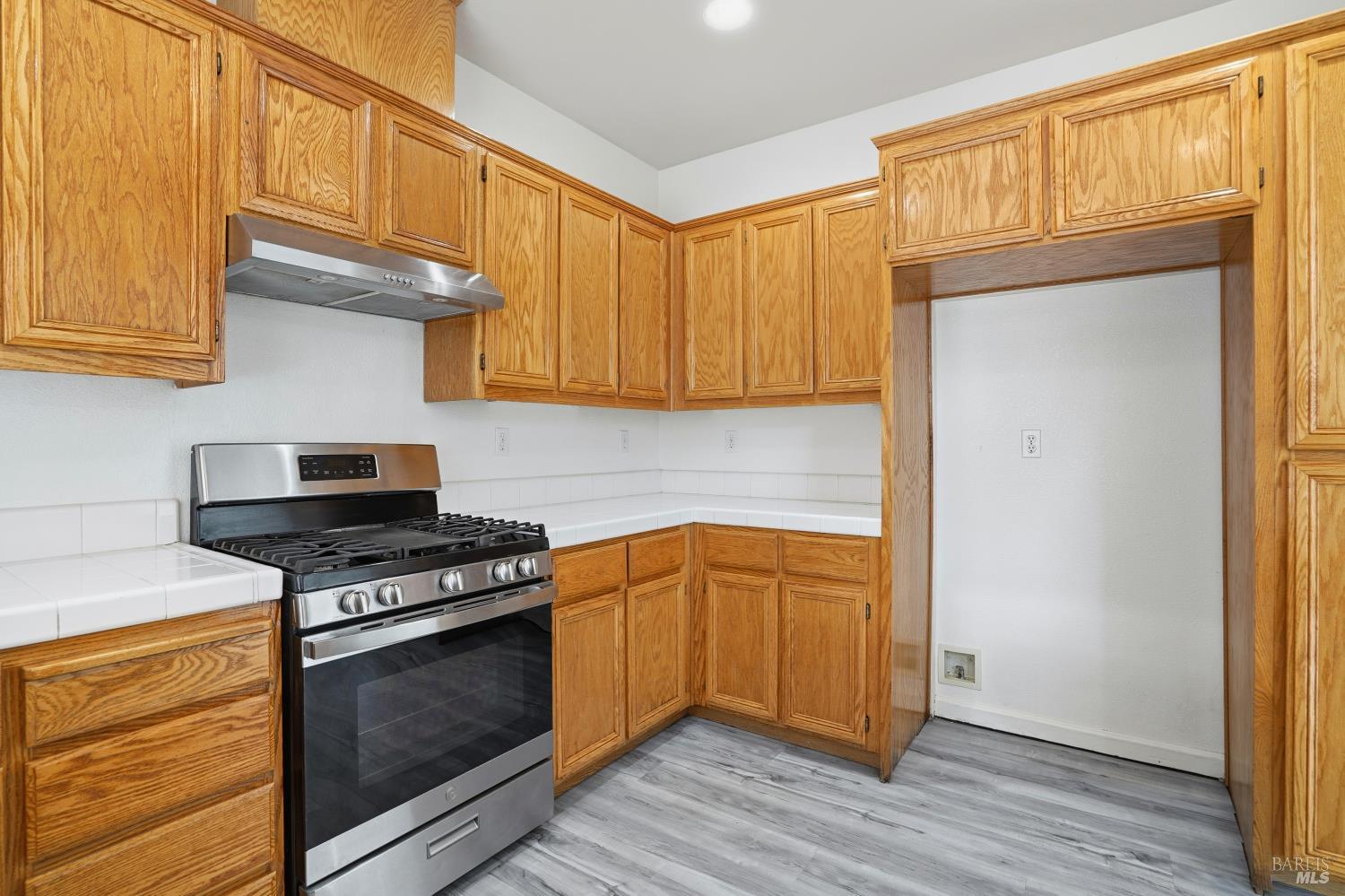 Detail Gallery Image 8 of 22 For 1217 Mateo Dr, Rohnert Park,  CA 94928 - 3 Beds | 2/1 Baths