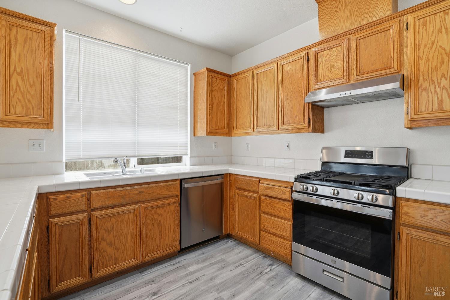 Detail Gallery Image 7 of 22 For 1217 Mateo Dr, Rohnert Park,  CA 94928 - 3 Beds | 2/1 Baths