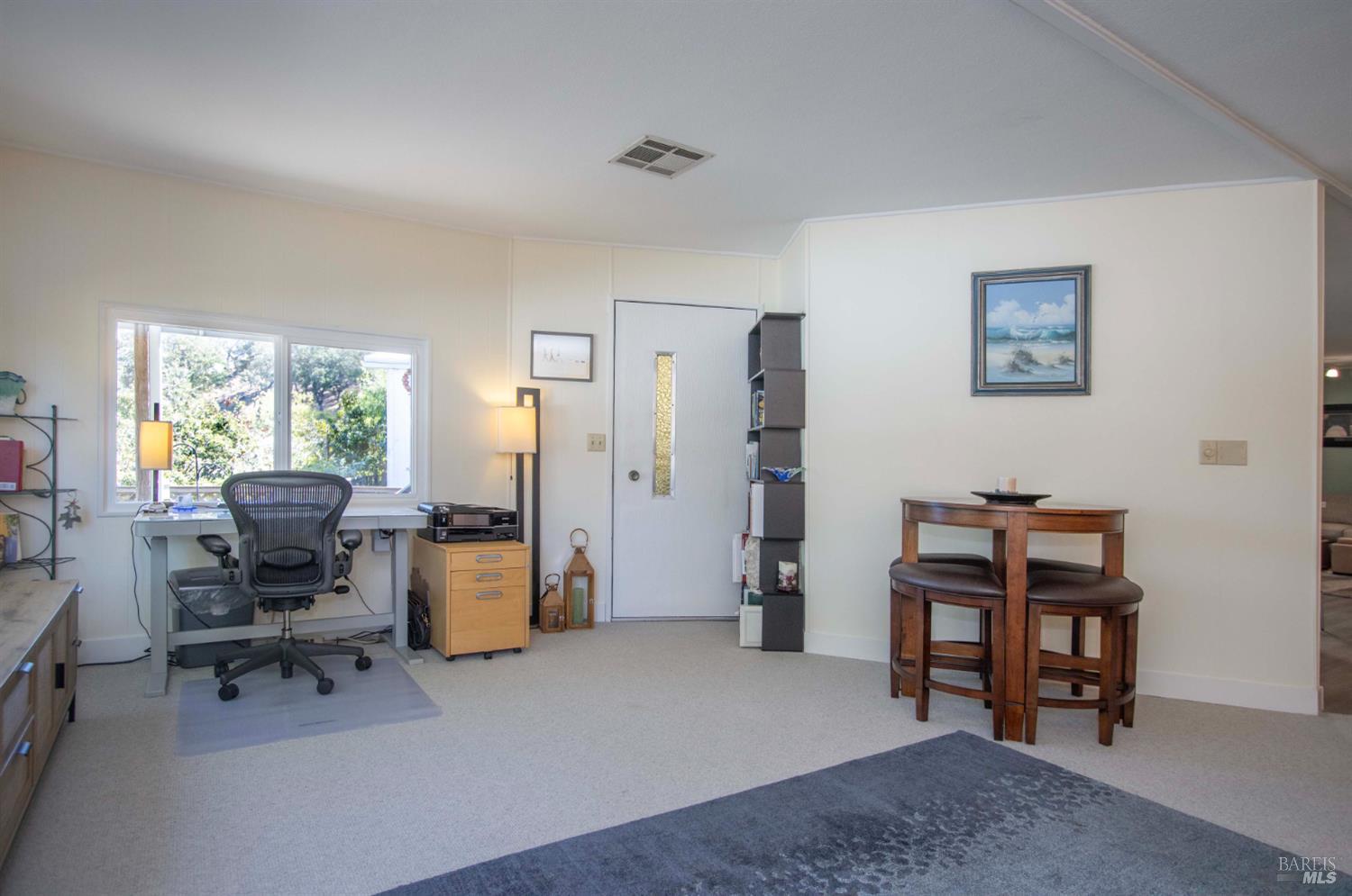 Detail Gallery Image 11 of 32 For 9 Fallen Leaf Way, Novato,  CA 94949 - 2 Beds | 2 Baths