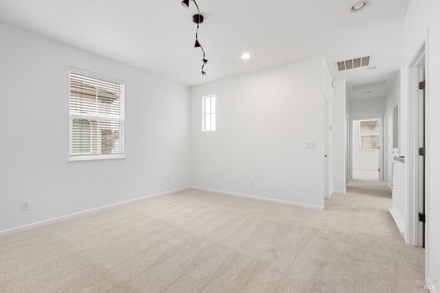 Detail Gallery Image 31 of 53 For 331 Bonarda Ct, Vacaville,  CA 95687 - 4 Beds | 2/1 Baths