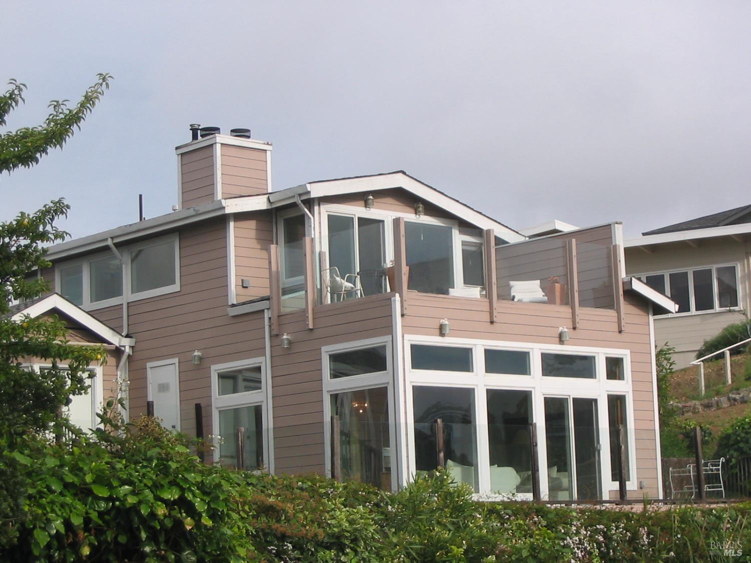 Detail Gallery Image 8 of 34 For 230 Diviso St, Tiburon,  CA 94920 - 4 Beds | 4 Baths