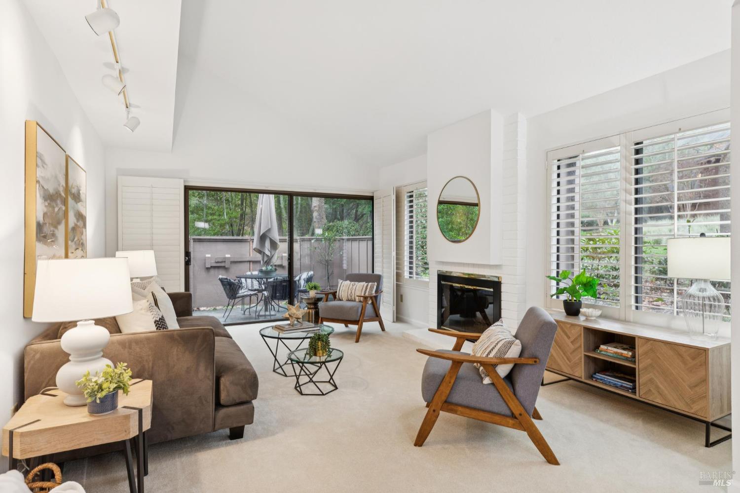 Detail Gallery Image 6 of 43 For 4 Hummingbird Way, Novato,  CA 94949 - 3 Beds | 2 Baths