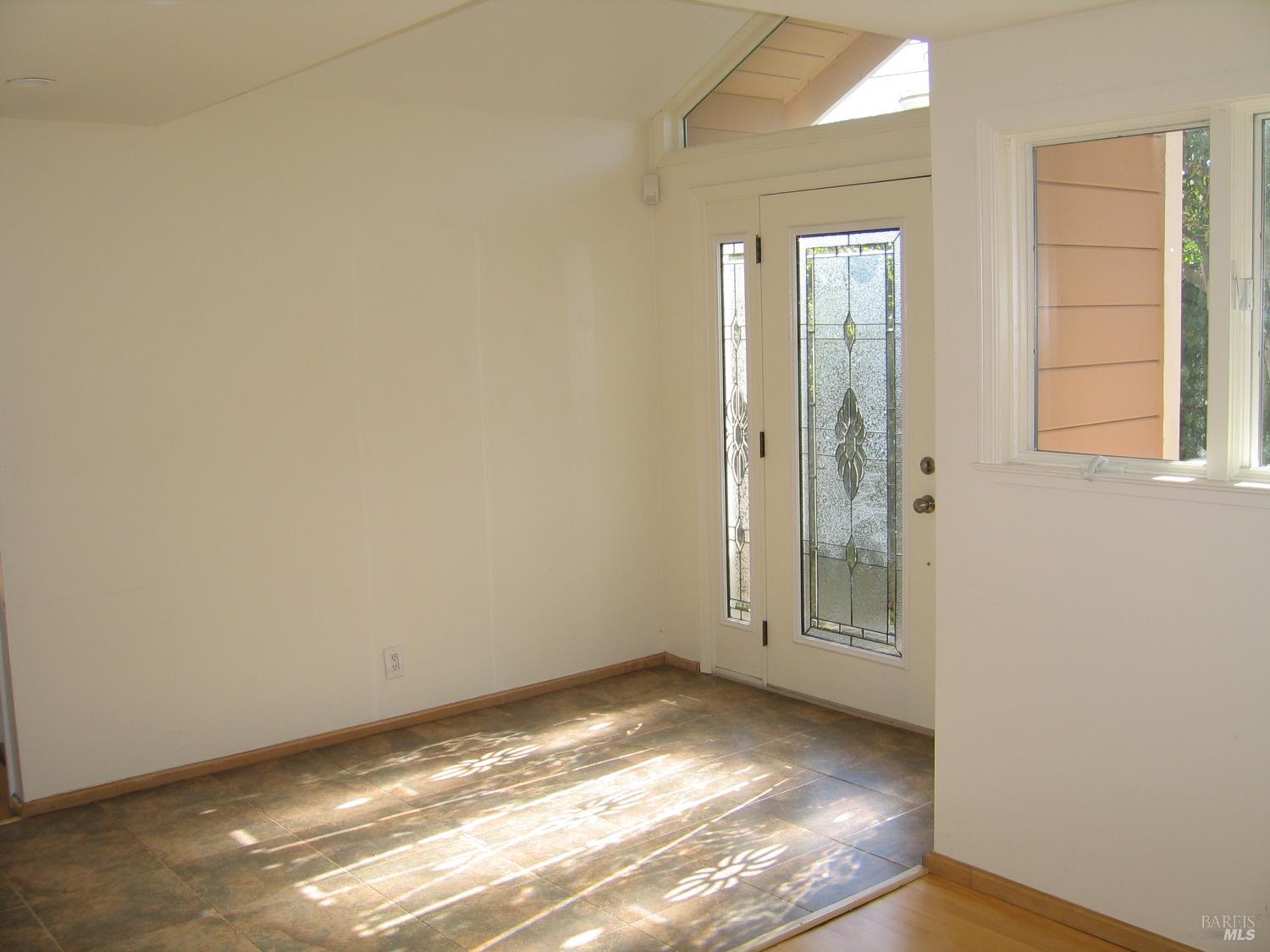 Detail Gallery Image 6 of 34 For 230 Diviso St, Tiburon,  CA 94920 - 4 Beds | 4 Baths