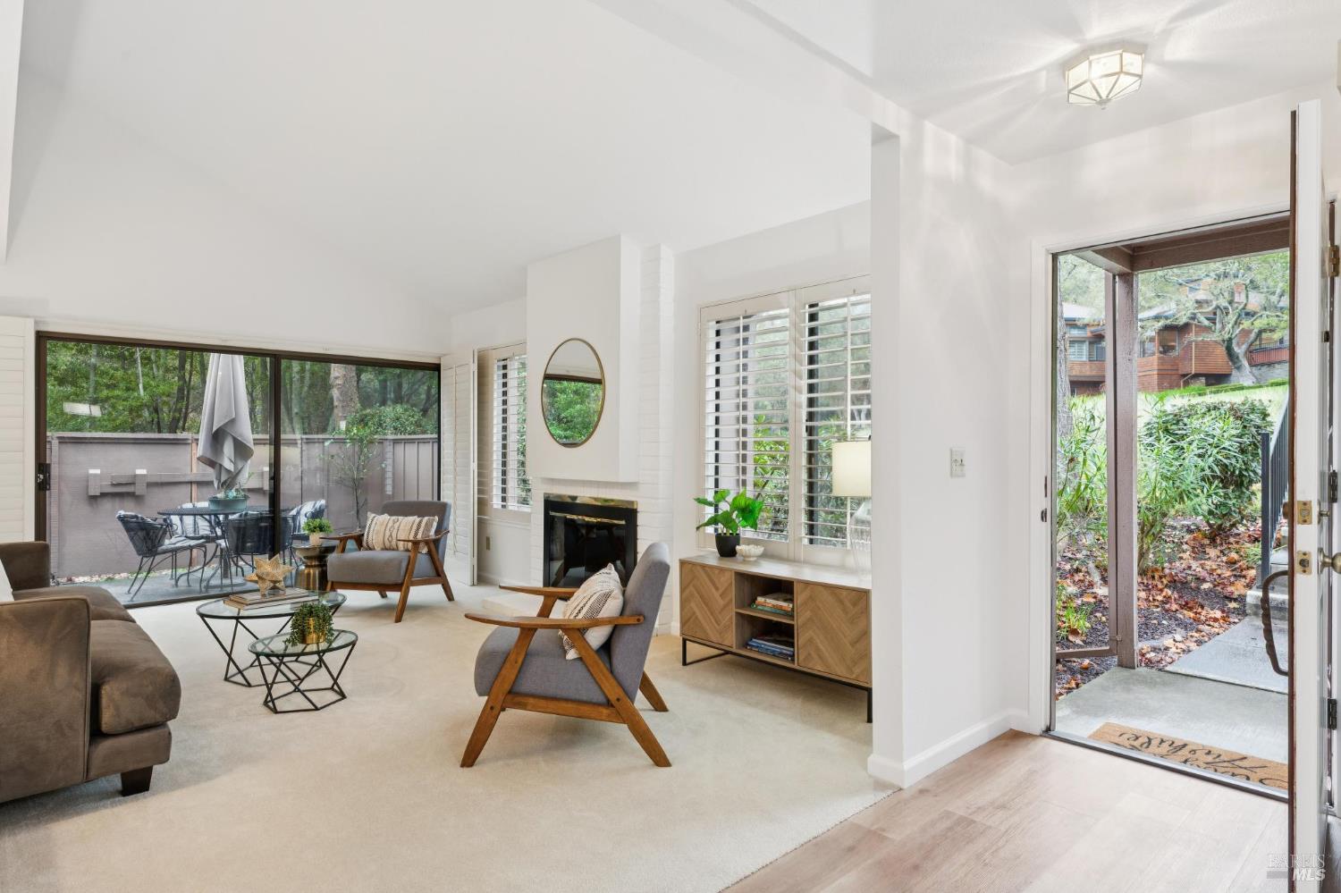 Detail Gallery Image 5 of 43 For 4 Hummingbird Way, Novato,  CA 94949 - 3 Beds | 2 Baths