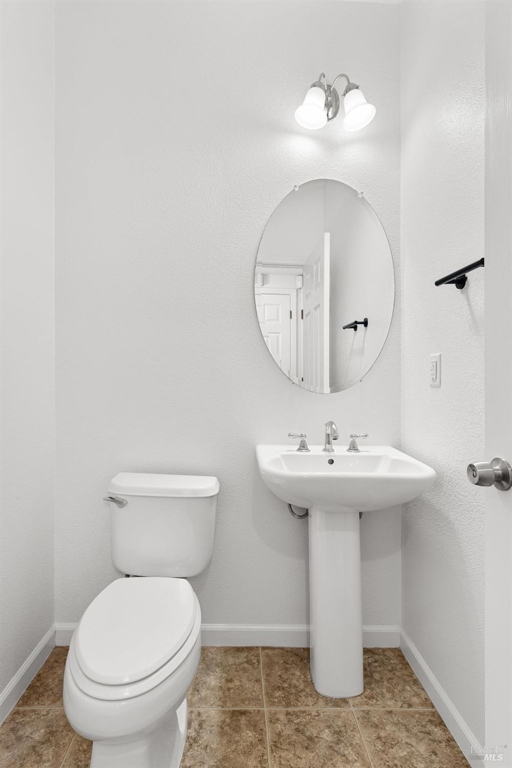 Detail Gallery Image 10 of 53 For 331 Bonarda Ct, Vacaville,  CA 95687 - 4 Beds | 2/1 Baths