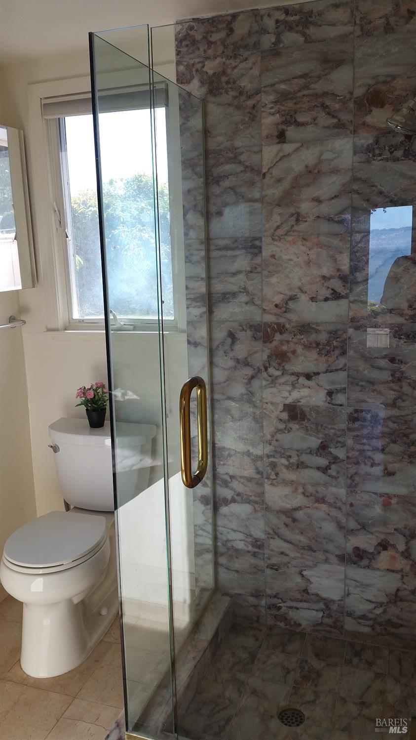 Detail Gallery Image 29 of 34 For 230 Diviso St, Tiburon,  CA 94920 - 4 Beds | 4 Baths