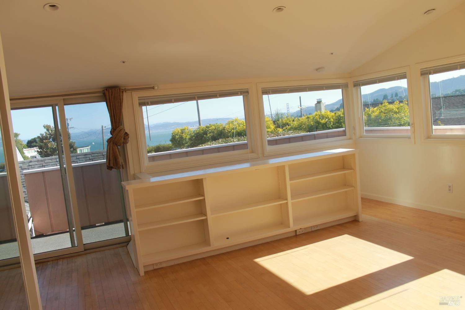 Detail Gallery Image 19 of 34 For 230 Diviso St, Tiburon,  CA 94920 - 4 Beds | 4 Baths