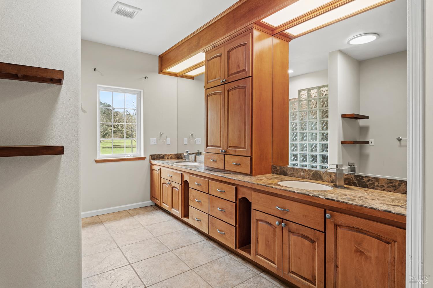 Detail Gallery Image 15 of 64 For 4595 Feliz Creek Rd, Hopland,  CA 95449 - 12 Beds | 6/1 Baths