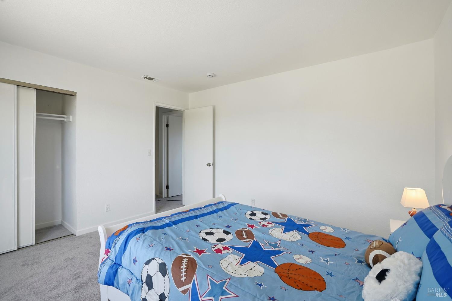 Detail Gallery Image 27 of 45 For 2100 Larchmont Cir, Fairfield,  CA 94534 - 5 Beds | 2/1 Baths