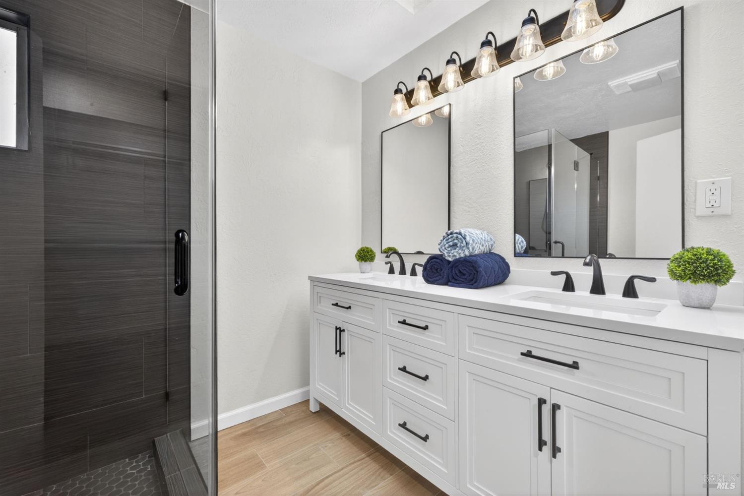 Detail Gallery Image 35 of 58 For 4933 Hansen Dr, Santa Rosa,  CA 95409 - 4 Beds | 2 Baths